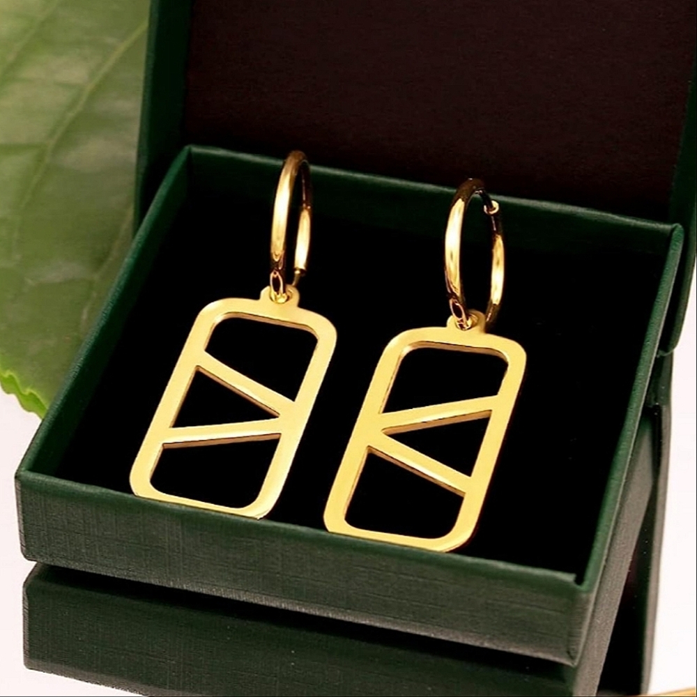 Gorgeous 18K Gold Letter V Initial Earrings